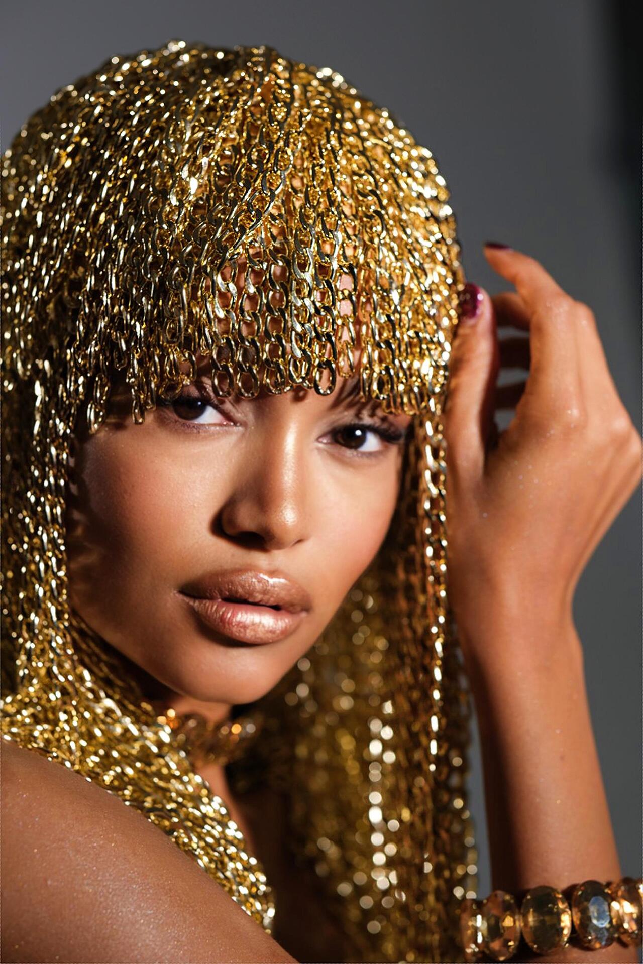 Wig with gold chains