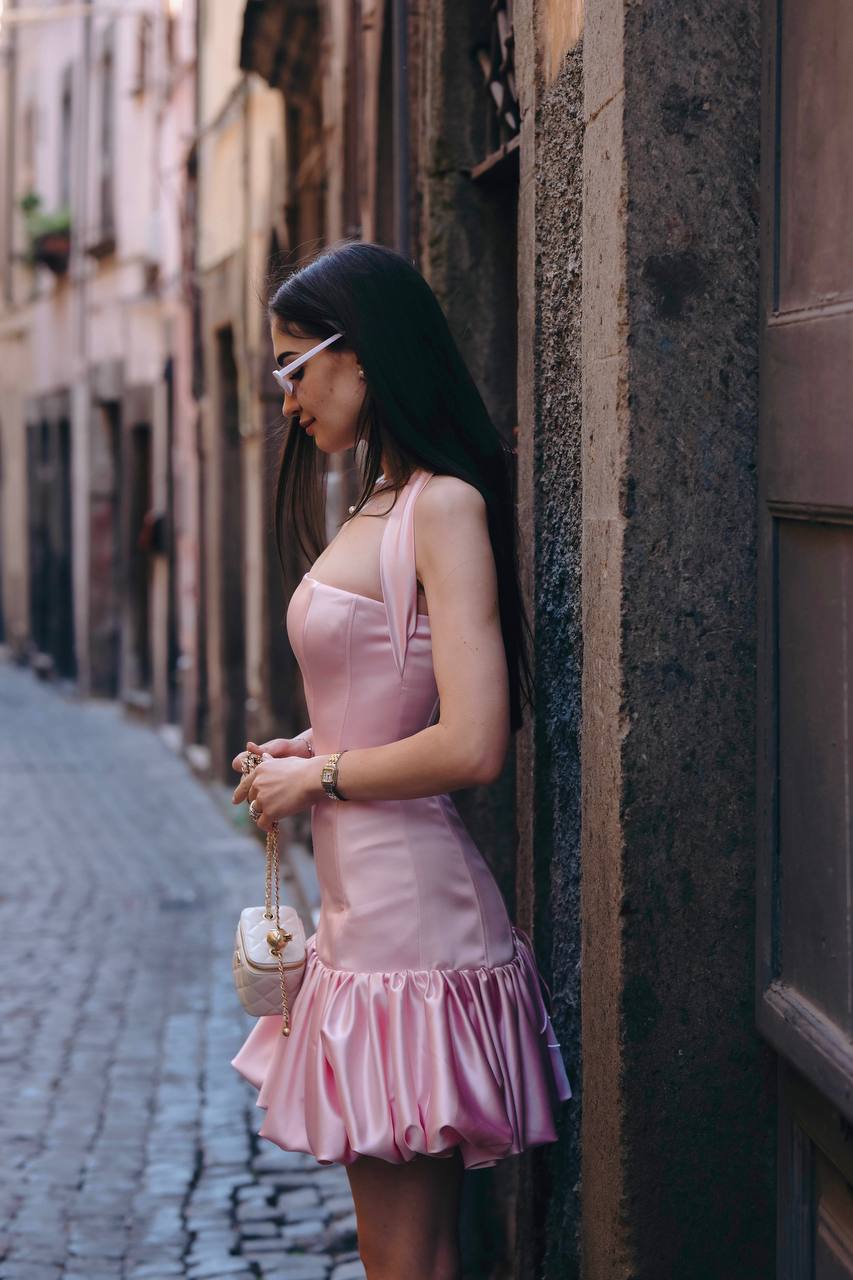 Pink satin dress: Barbie