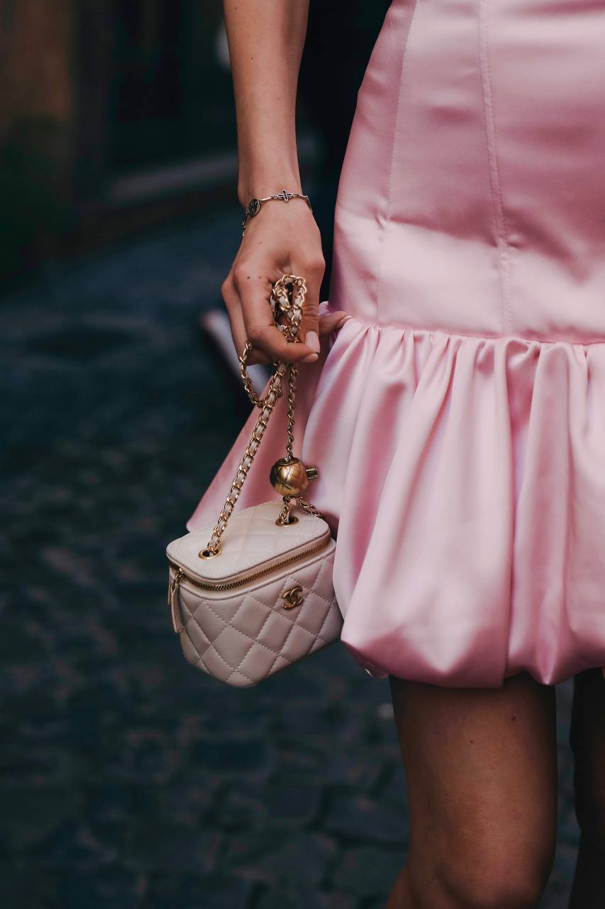 Pink satin dress: Barbie