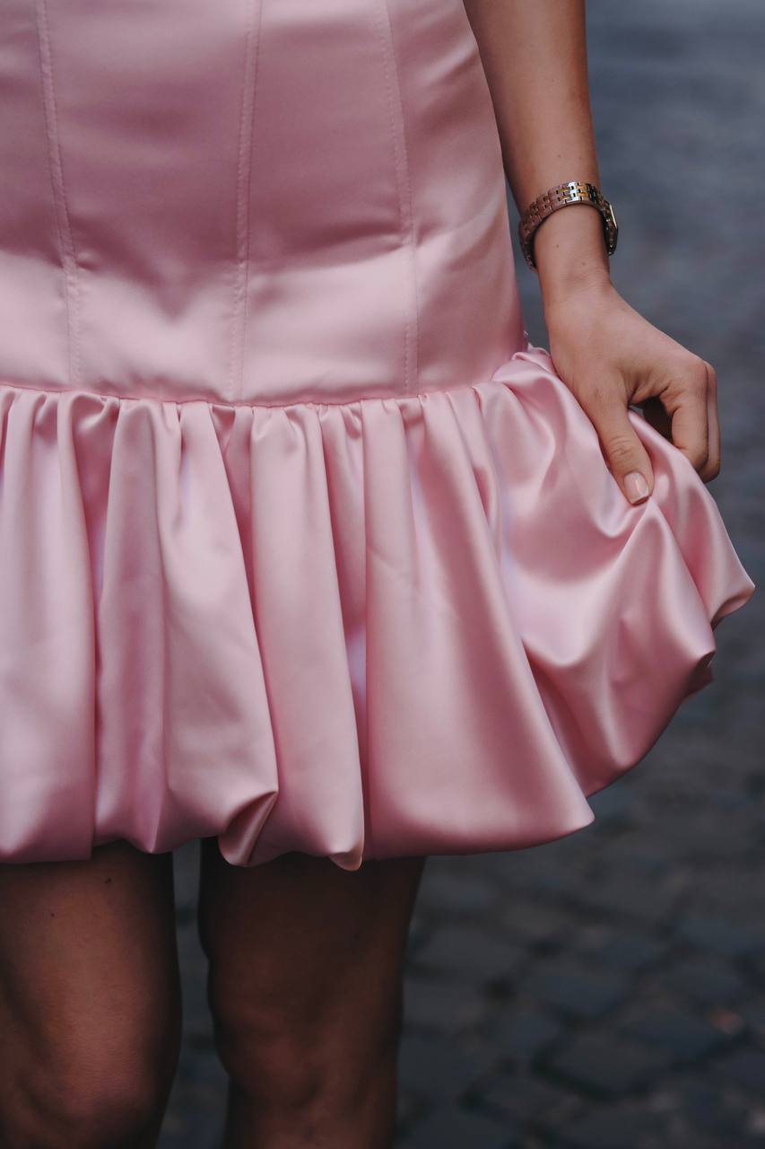 Pink satin dress: Barbie