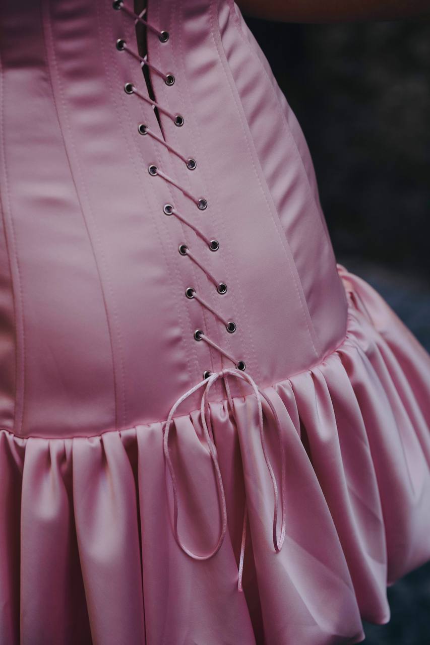 Pink satin dress: Barbie