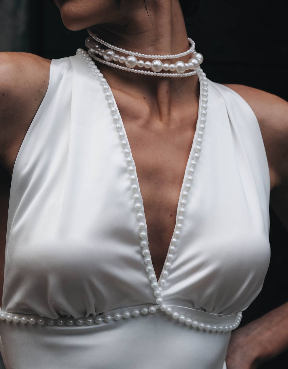 Short dress with pearls in white: Maelise