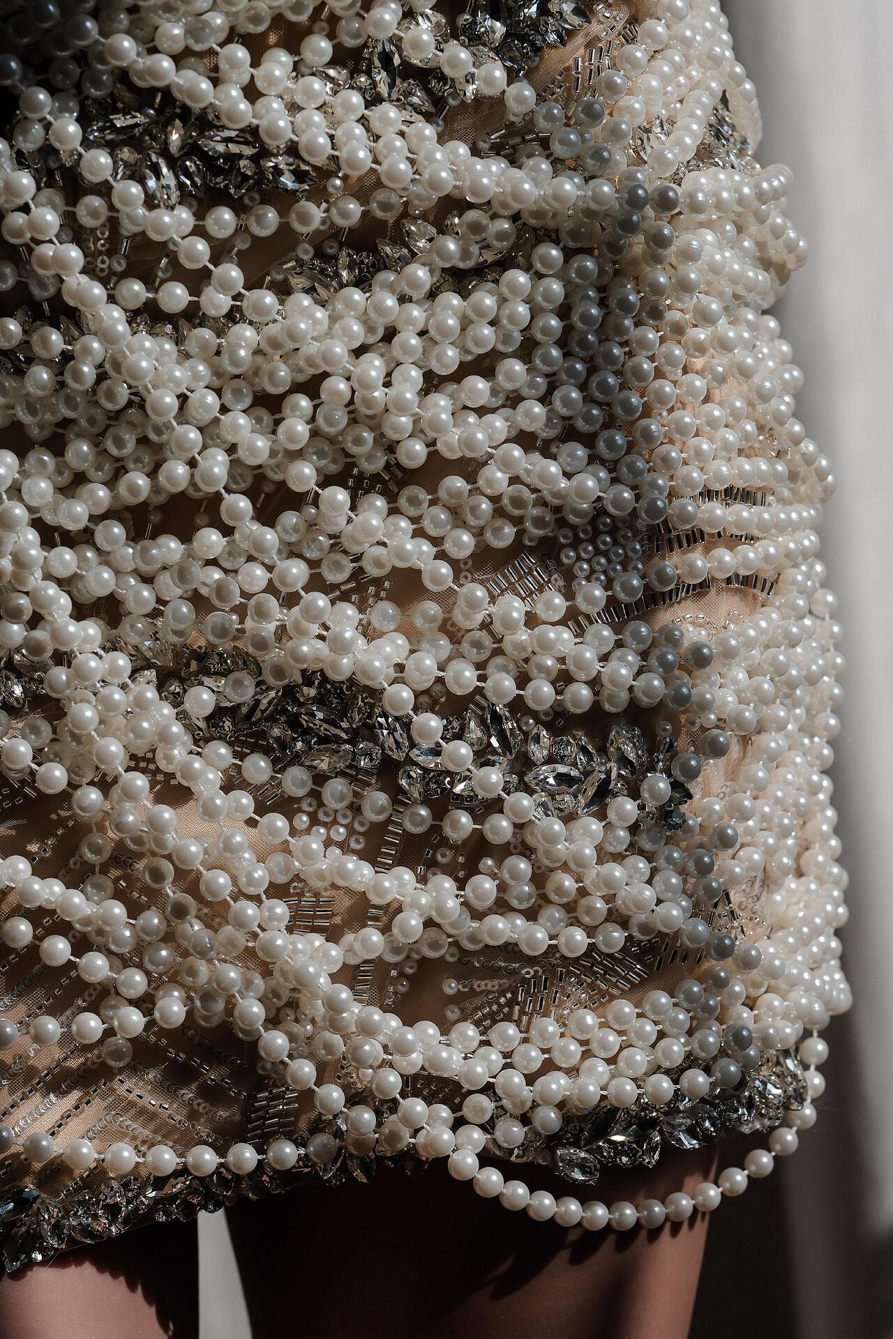 Handmade mini dress with pearls: Marea