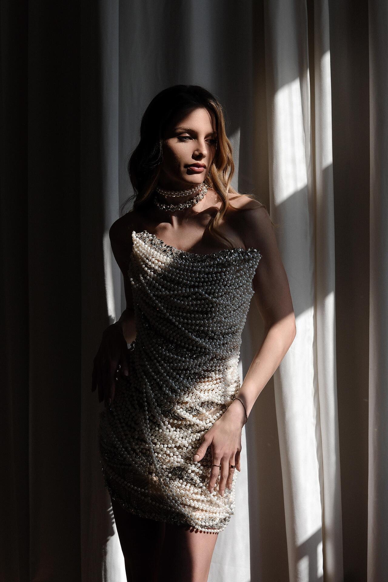 Handmade mini dress with pearls: Marea