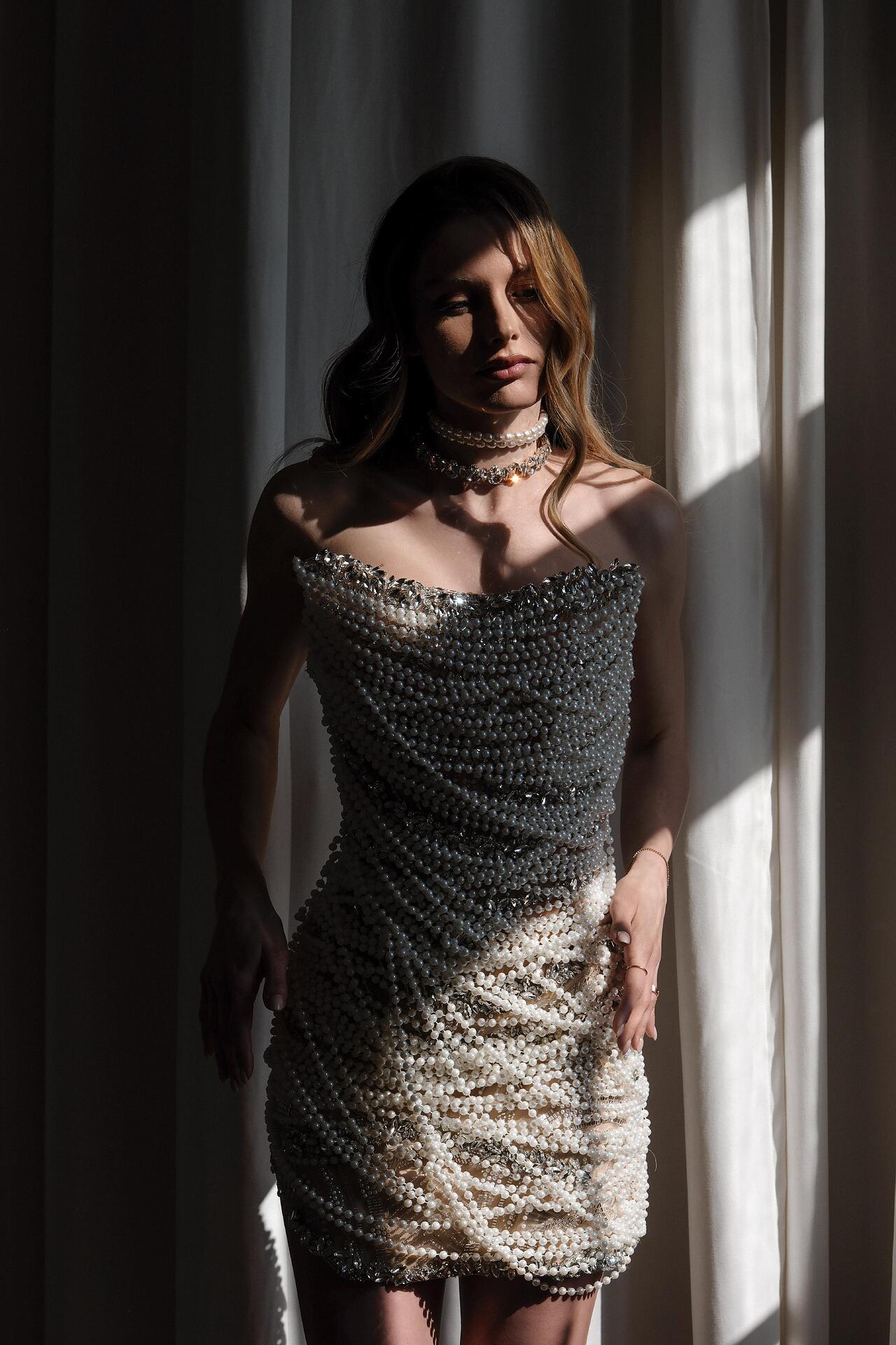 Handmade mini dress with pearls: Marea
