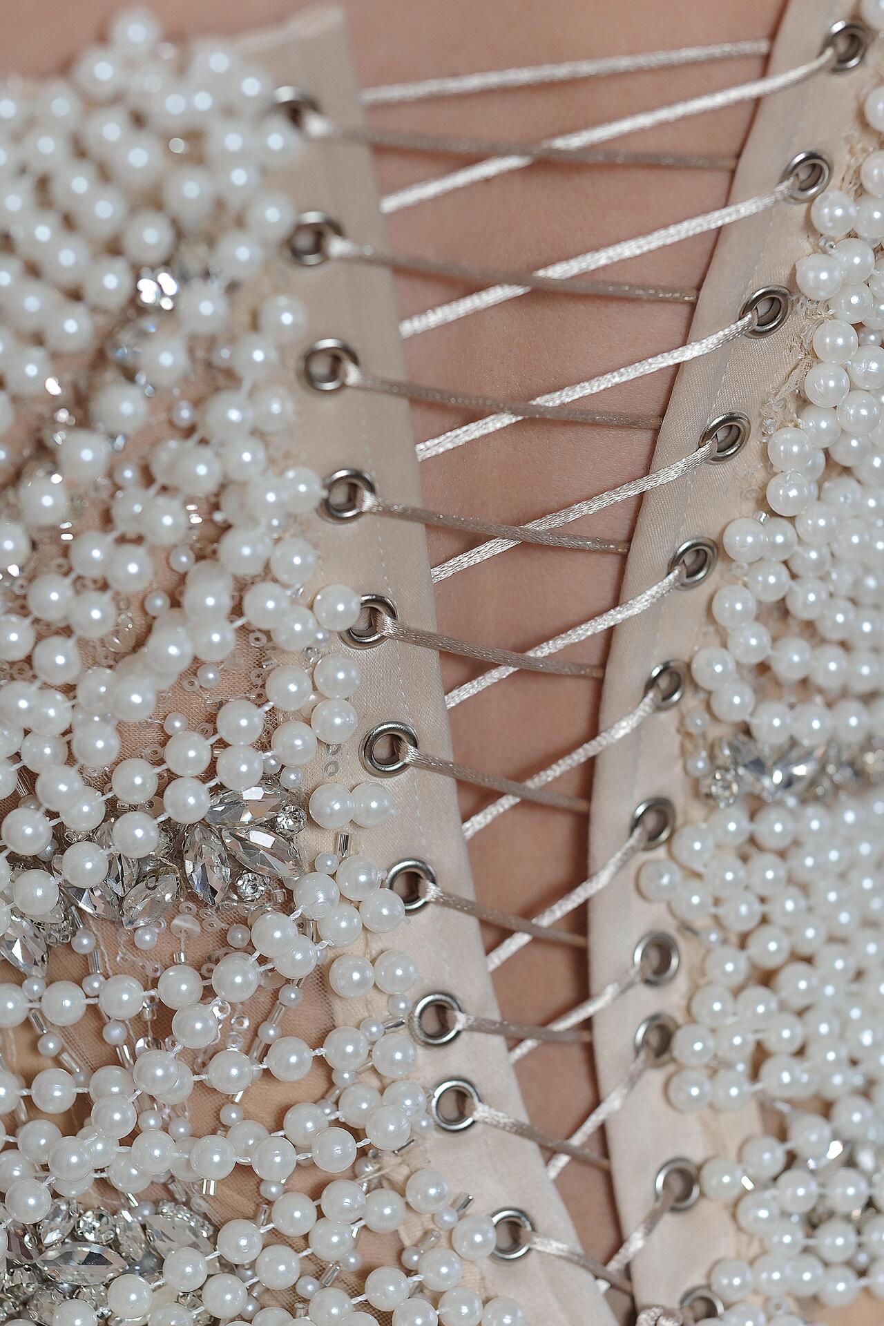 Handmade mini dress with pearls: Marea