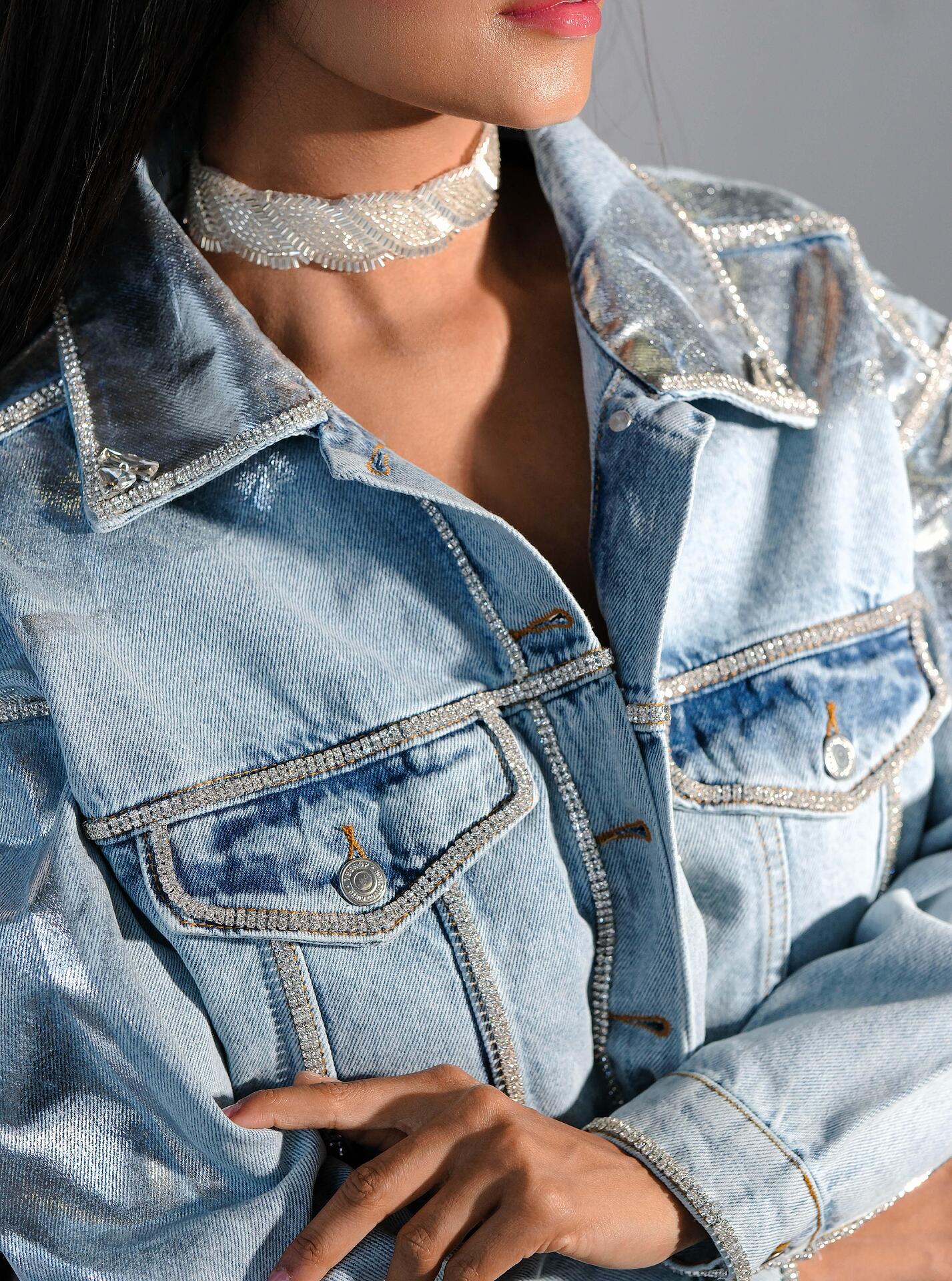 Handmade choker and bracelet in silver/white