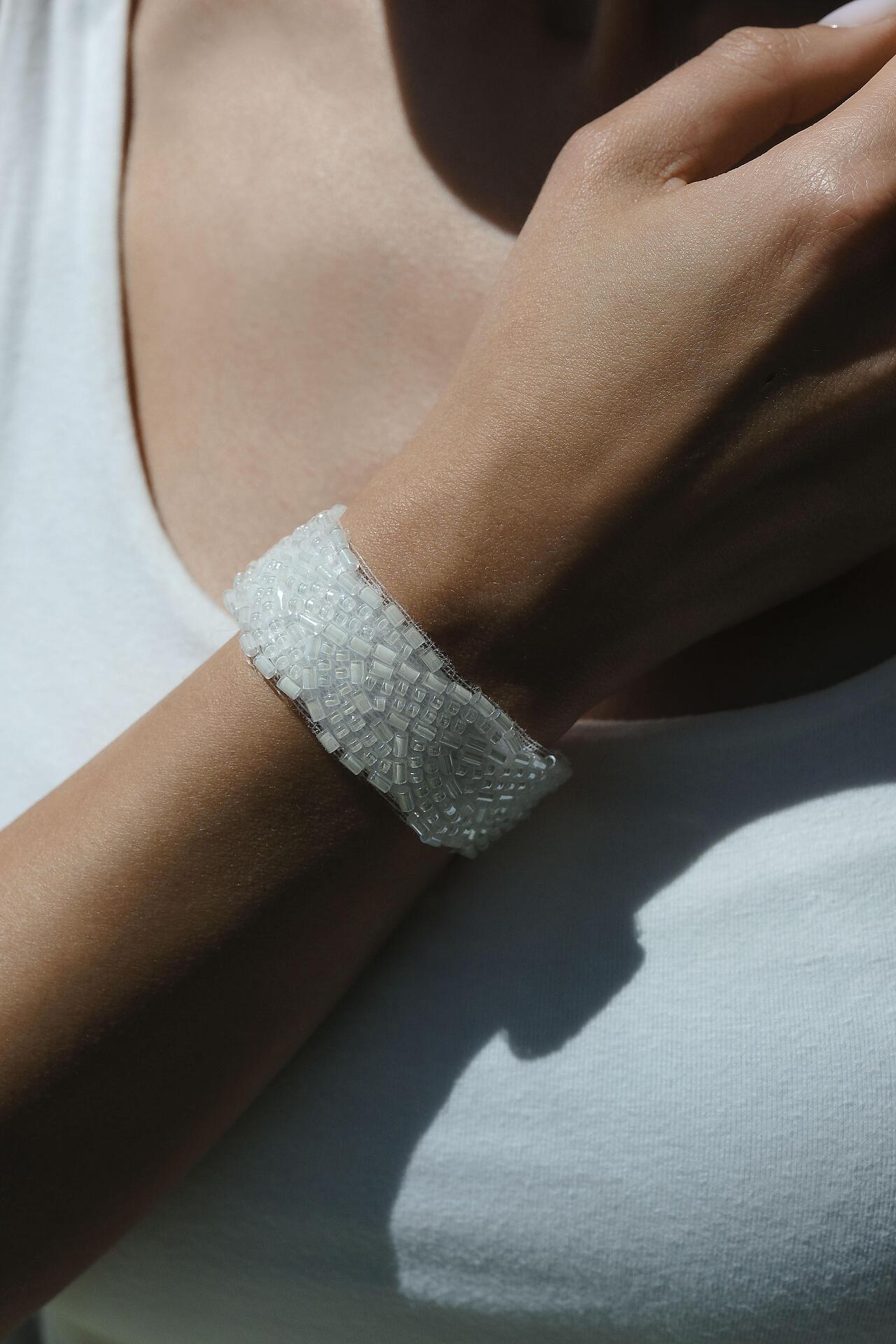 Handmade choker and bracelet in milky white 