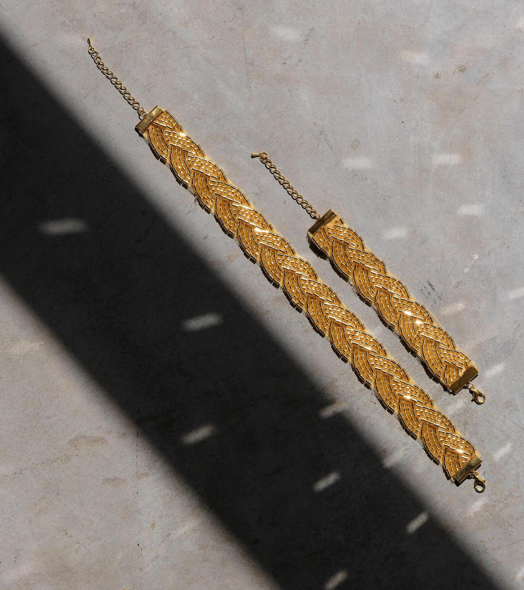 Handmade choker and bracelet in gold