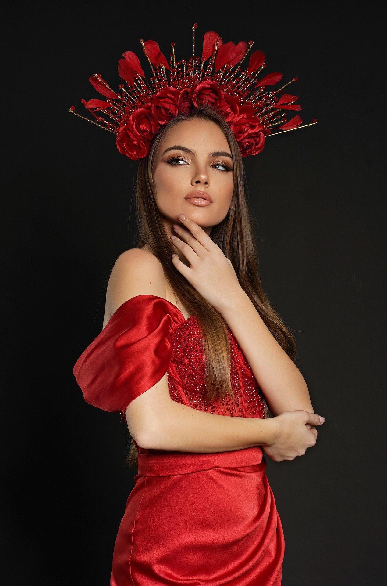 Crown: Red Queen