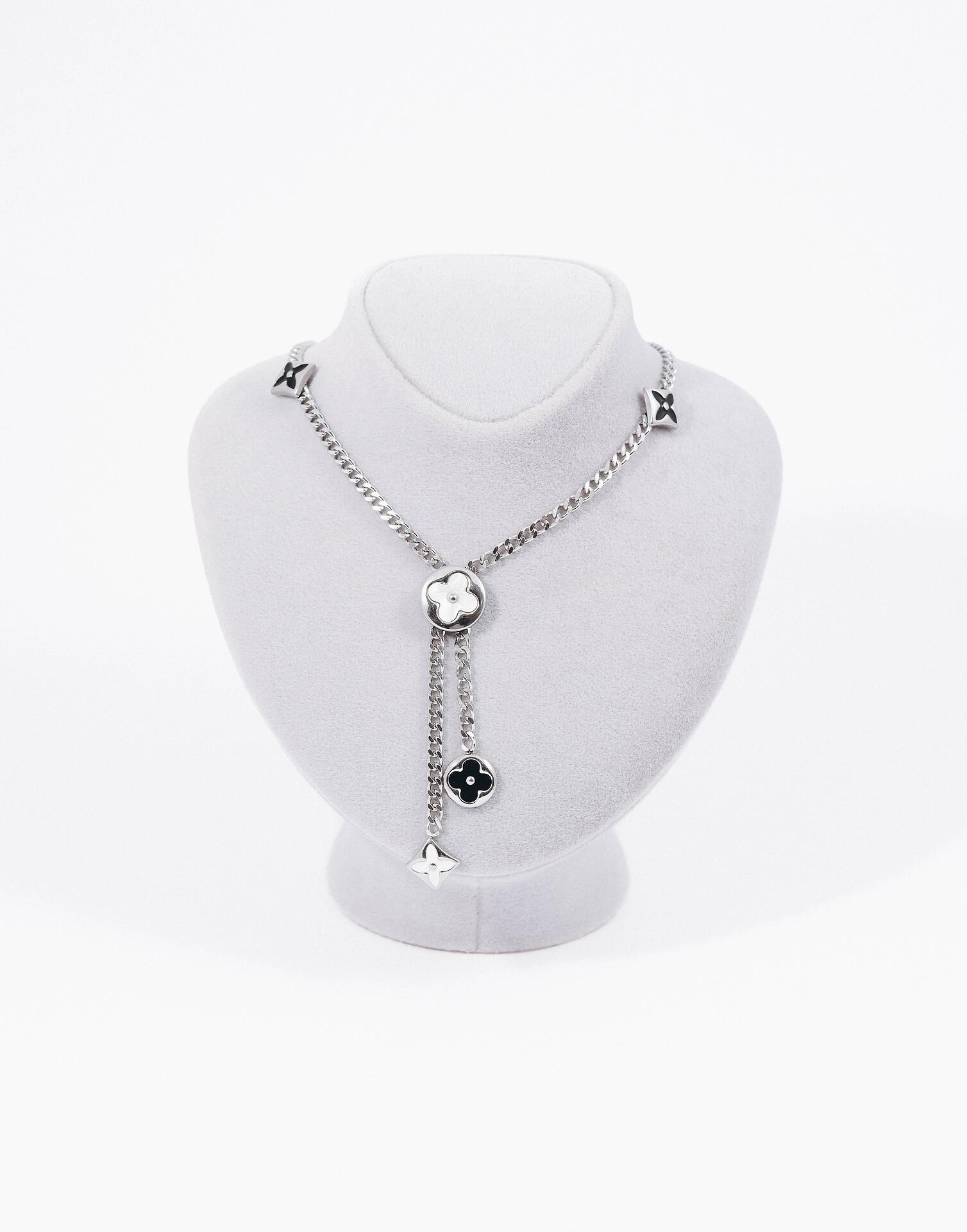 Adjustable necklace 