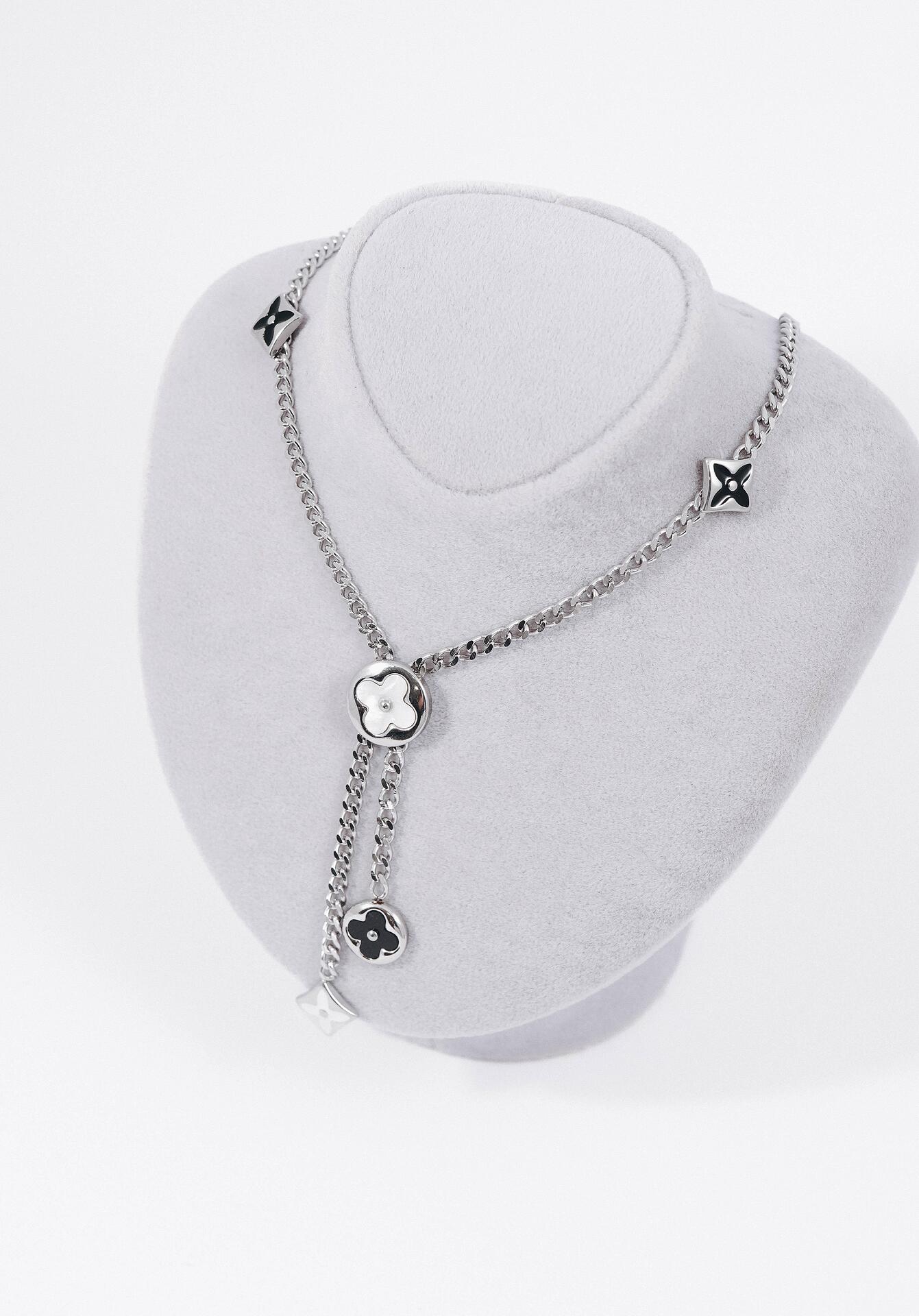 Adjustable necklace 