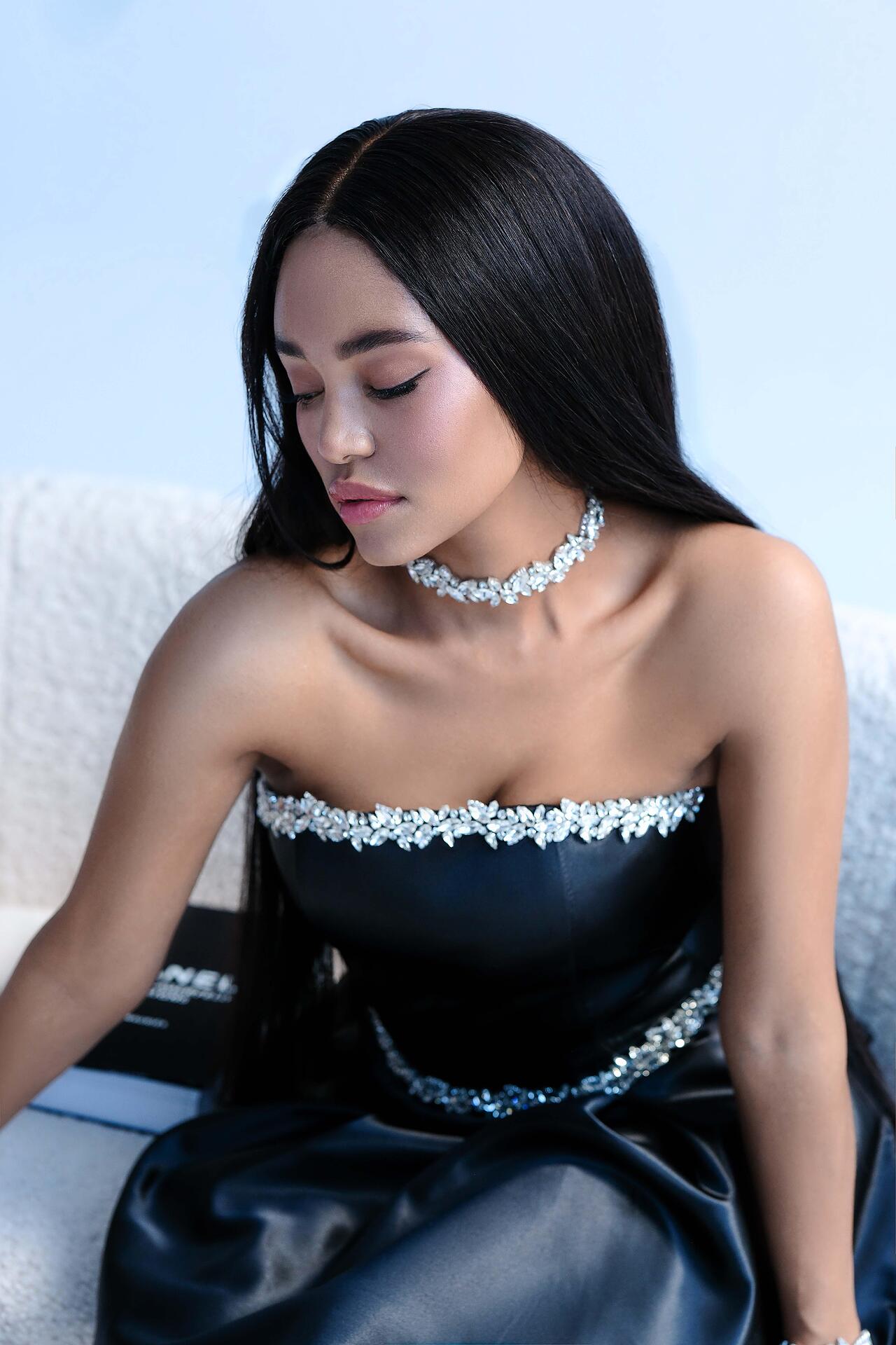 Dress: Black Elia