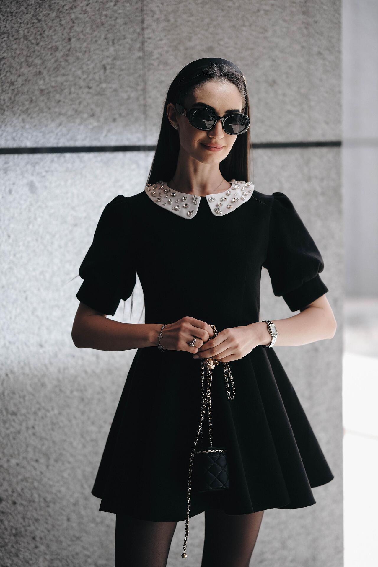 Dress with collar and crystals: Giselle