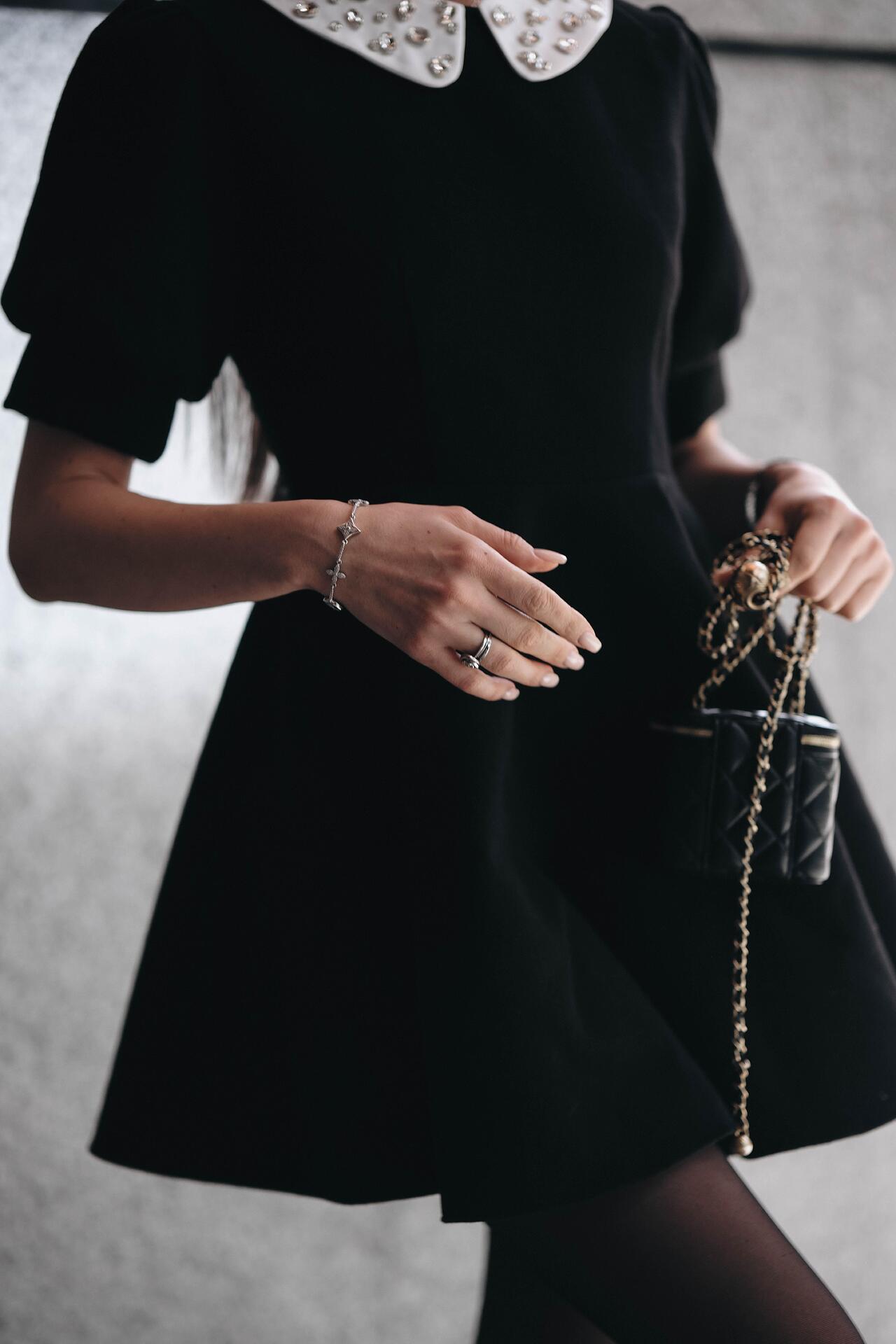 Dress with collar and crystals: Giselle