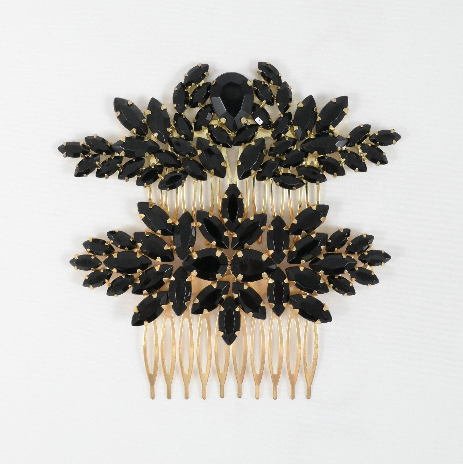Necklace with black stones