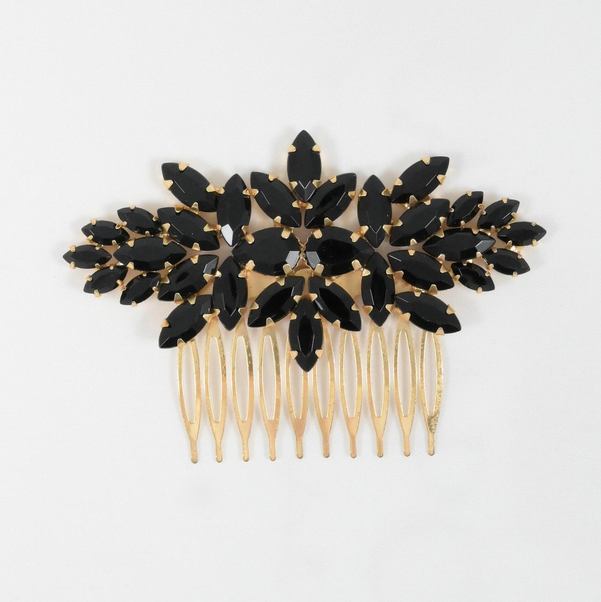 Necklace with black stones