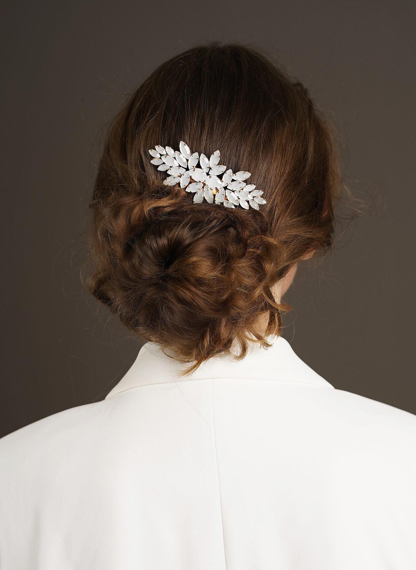 Brooch with matte crystals