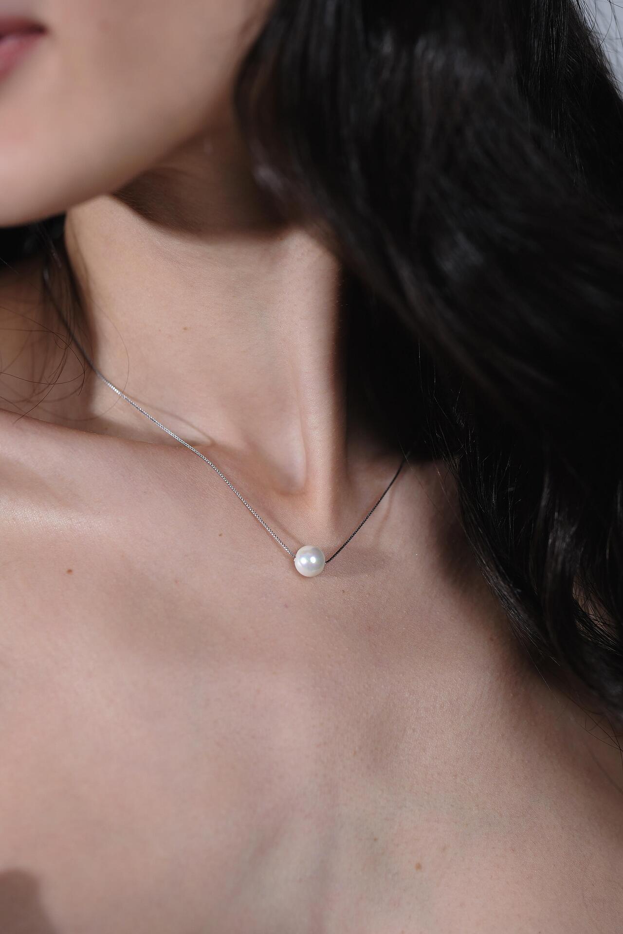 Silver necklace with pearl: Light Pearl