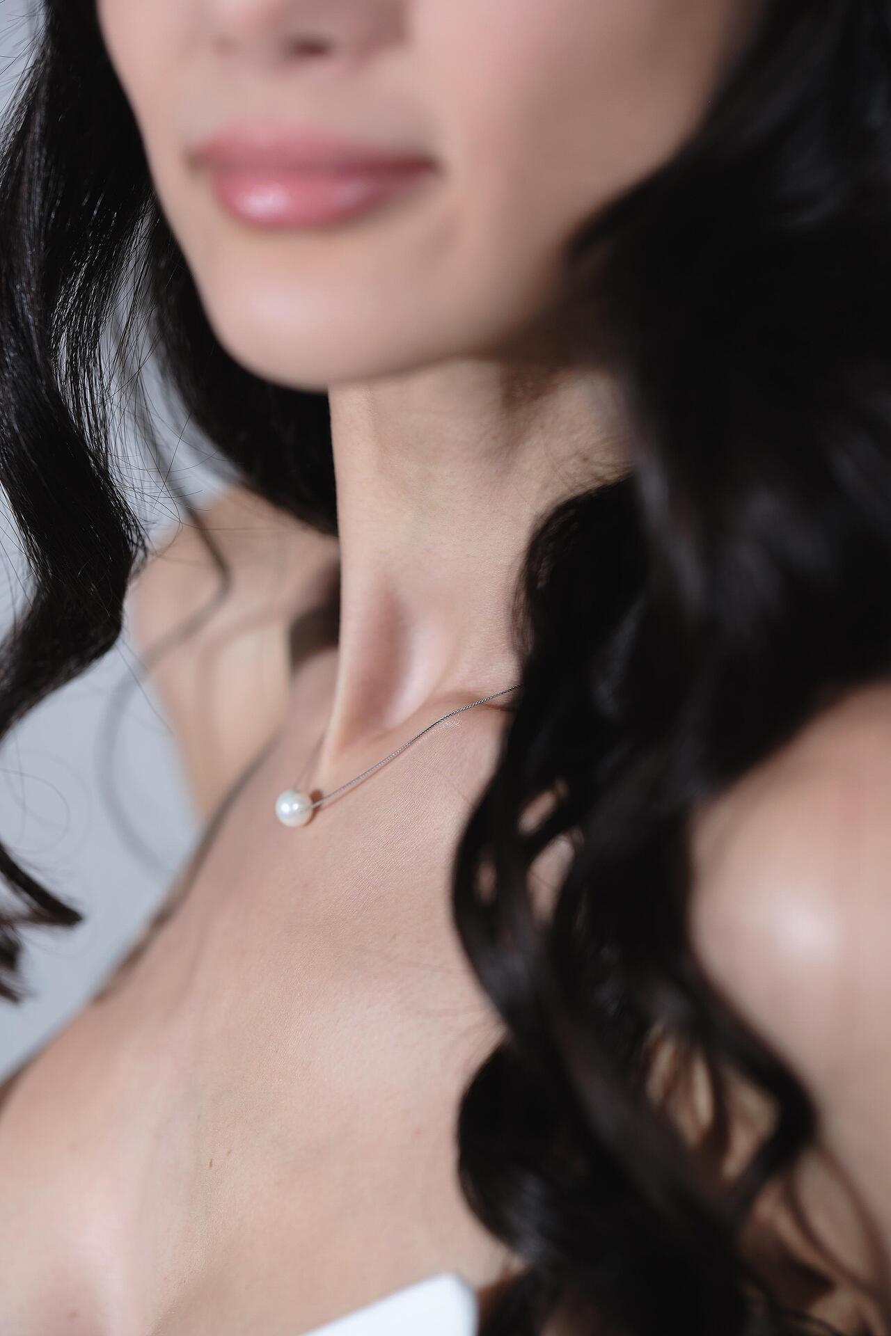 Silver necklace with pearl: Light Pearl