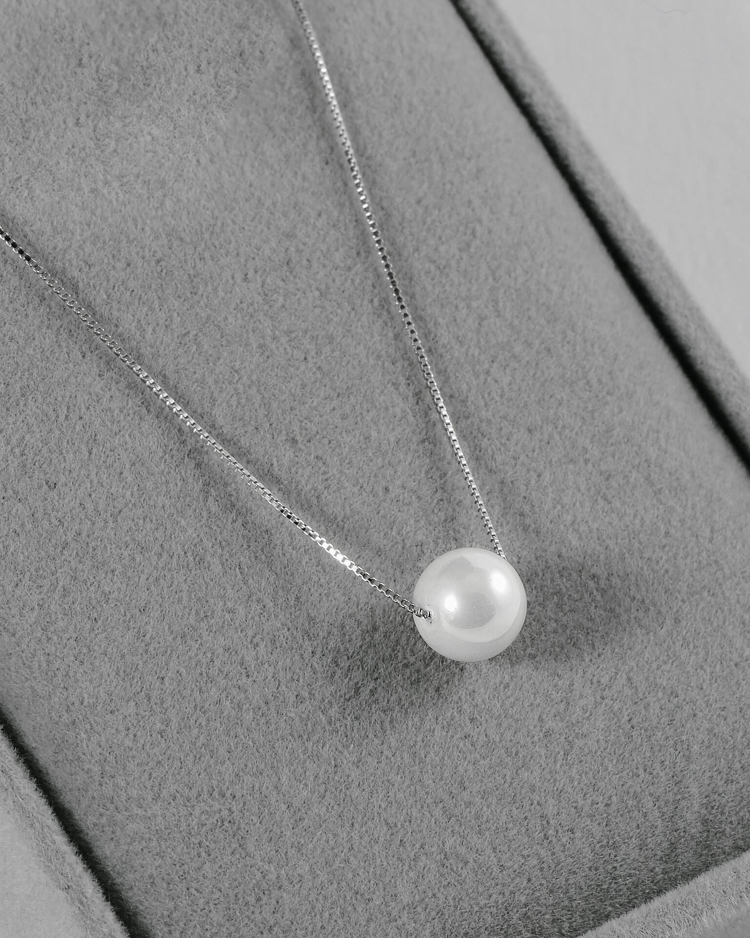 Silver necklace with pearl: Light Pearl