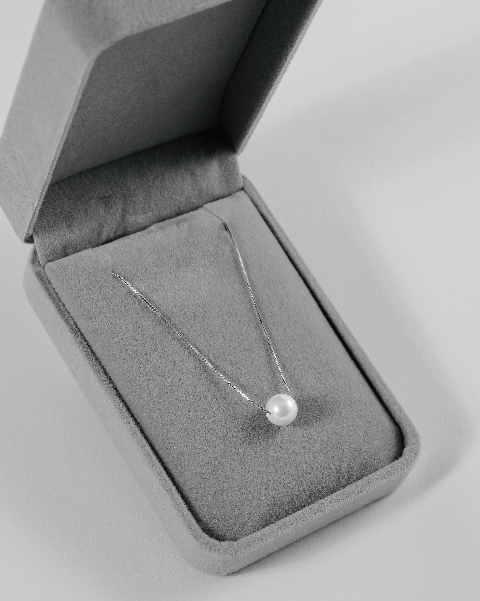 Silver necklace with pearl: Light Pearl
