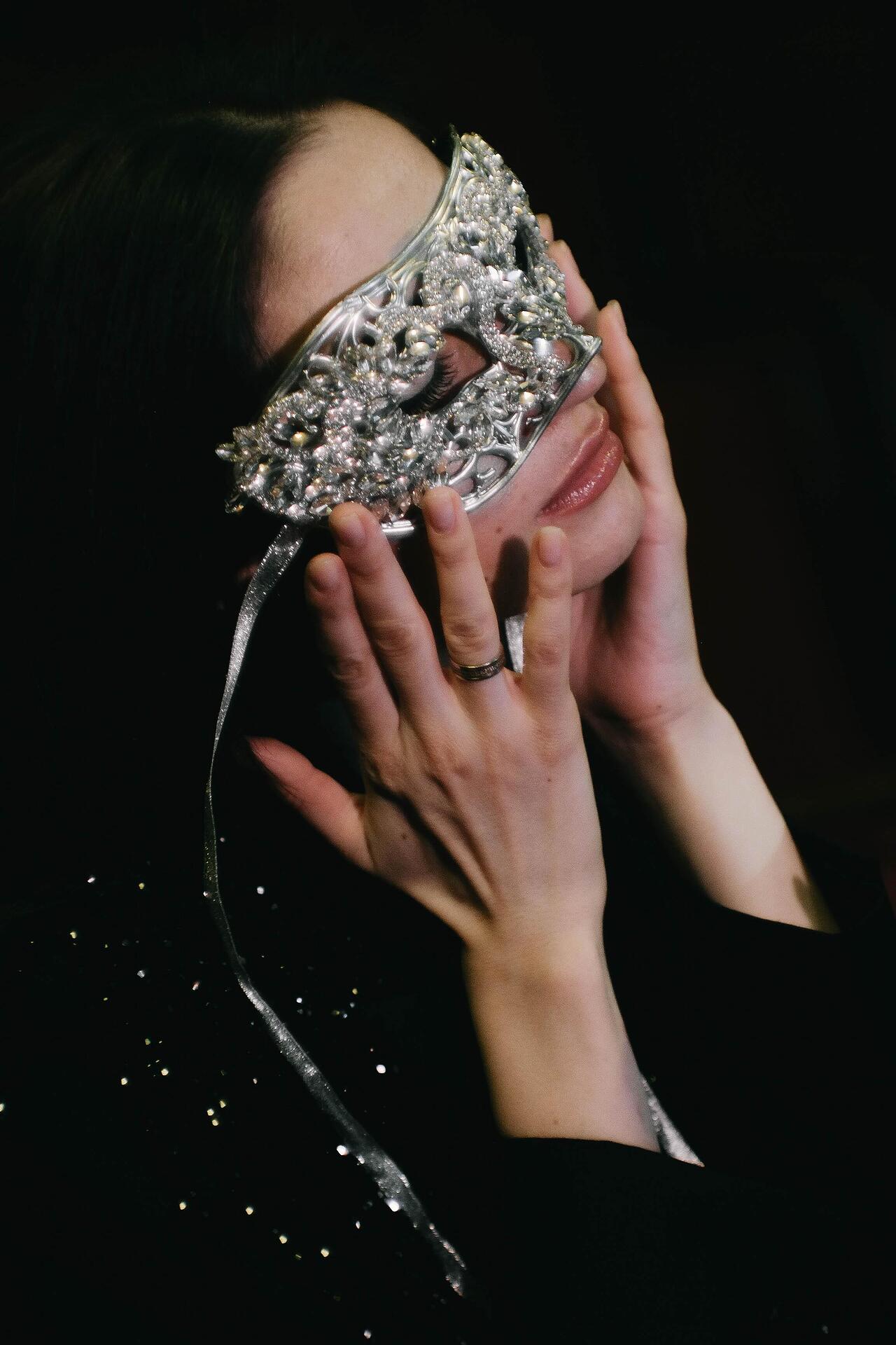 Silver stage mask with stones: Diora