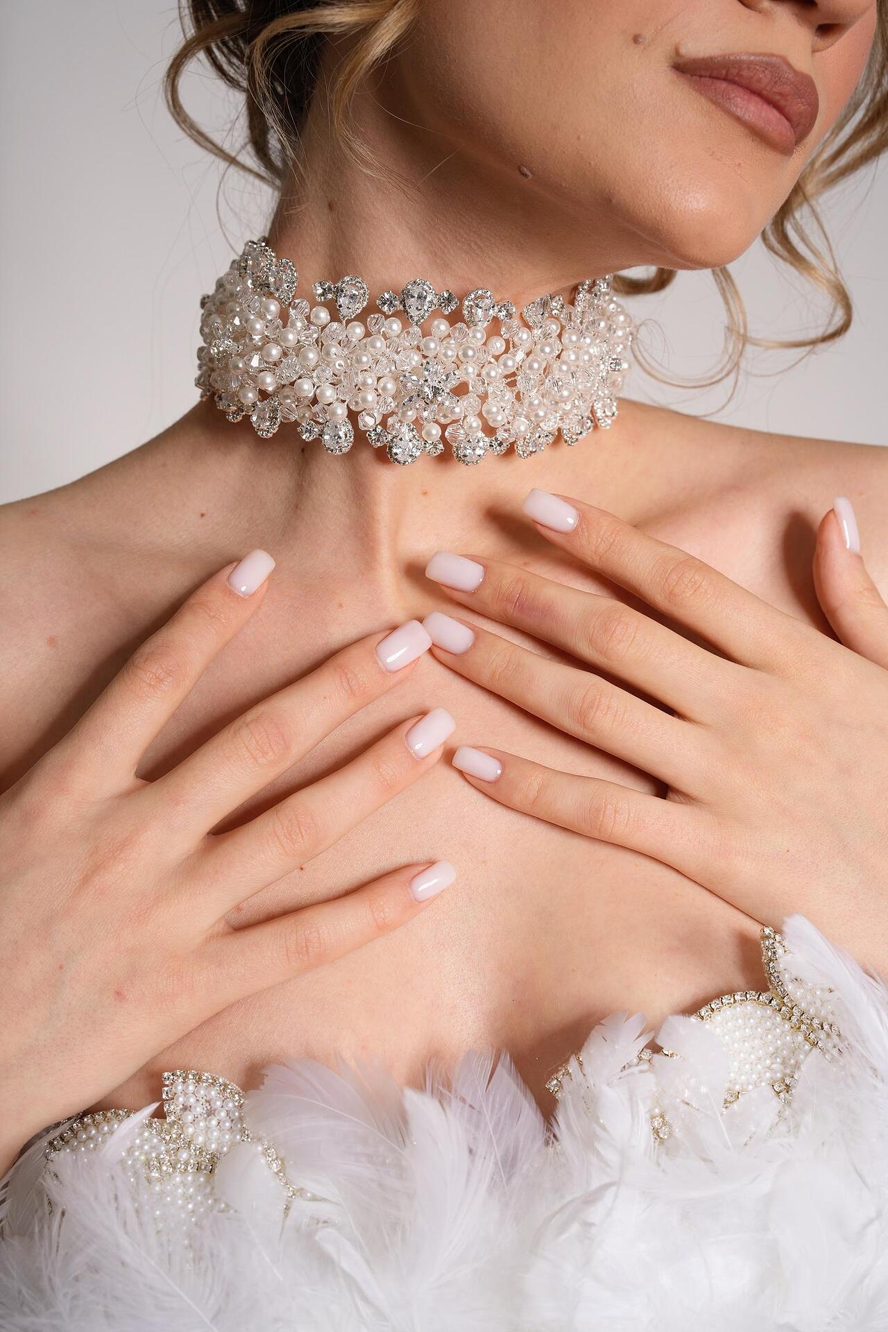Wedding accessory with Zirconium