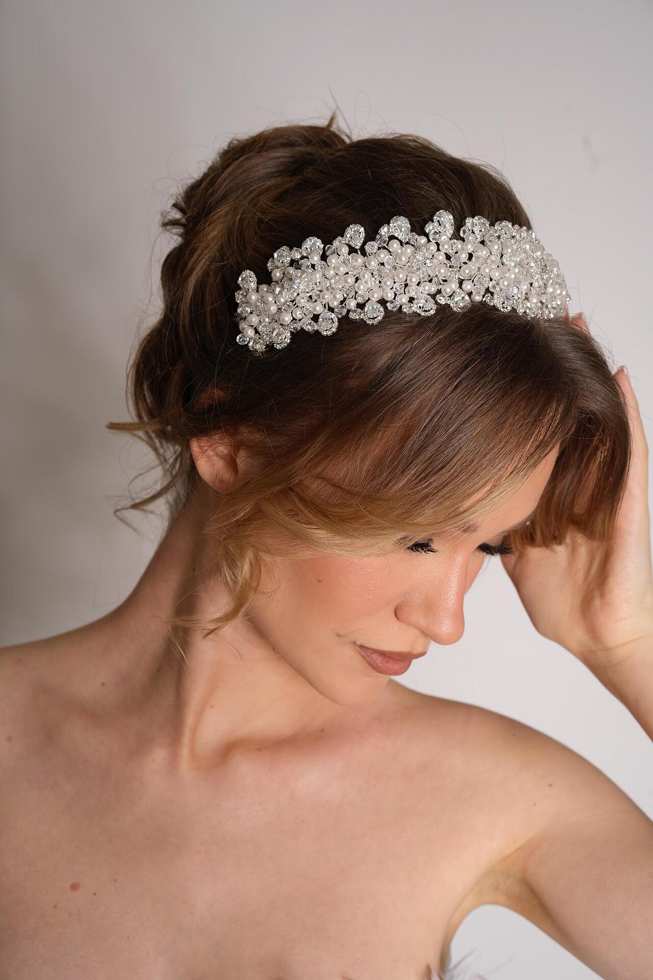 Wedding accessory with Zirconium