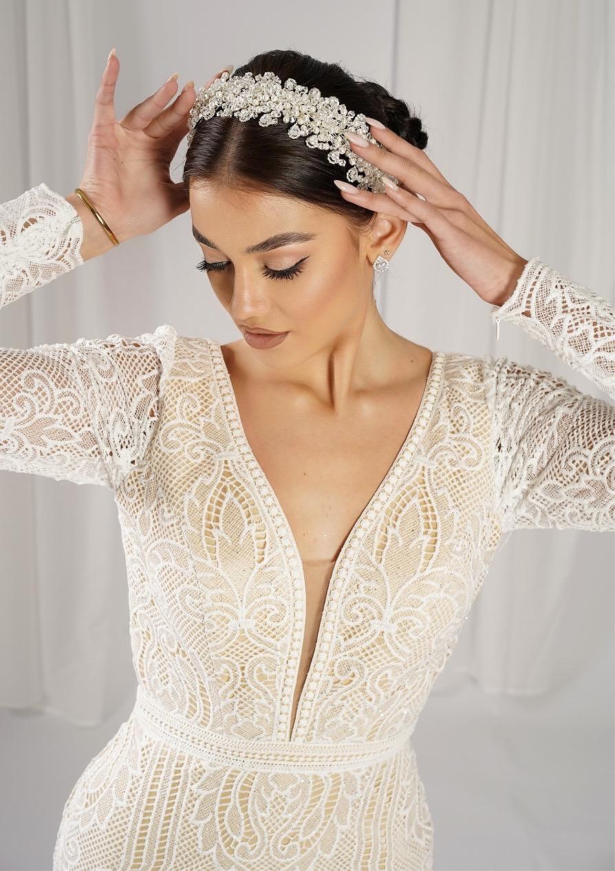Wedding accessory with Zirconium