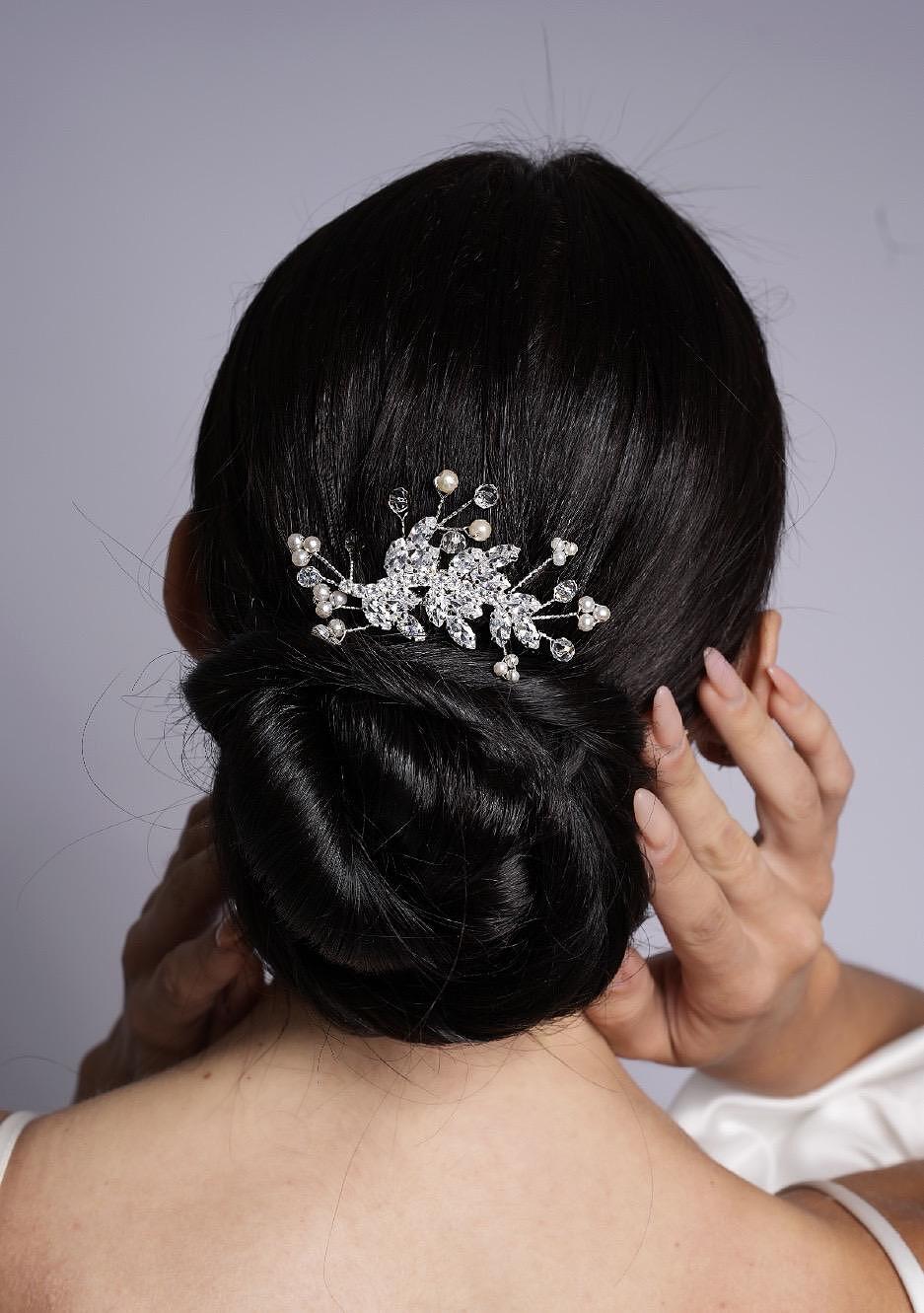 Accessory with pearls and Zirconium