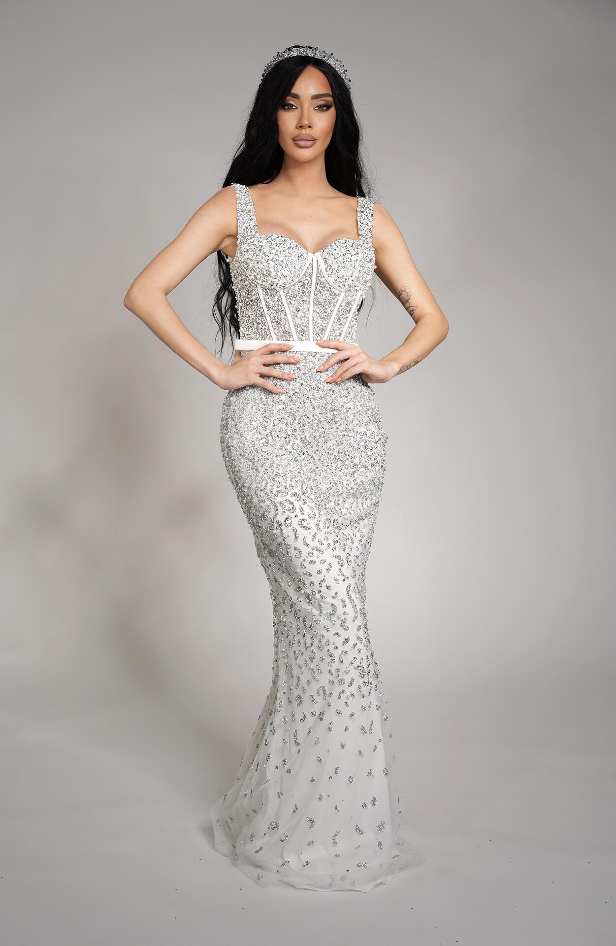Wedding dress: Bertta