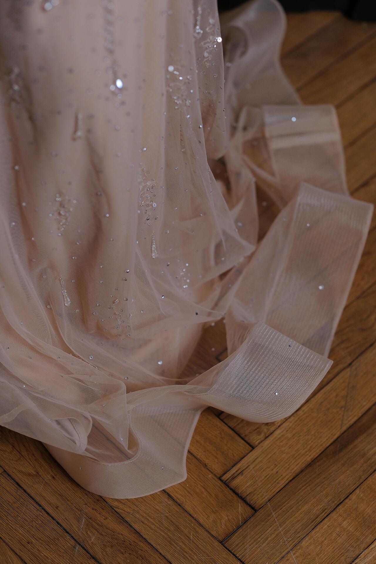 Evening dress with crystals in nude color: Tiana
