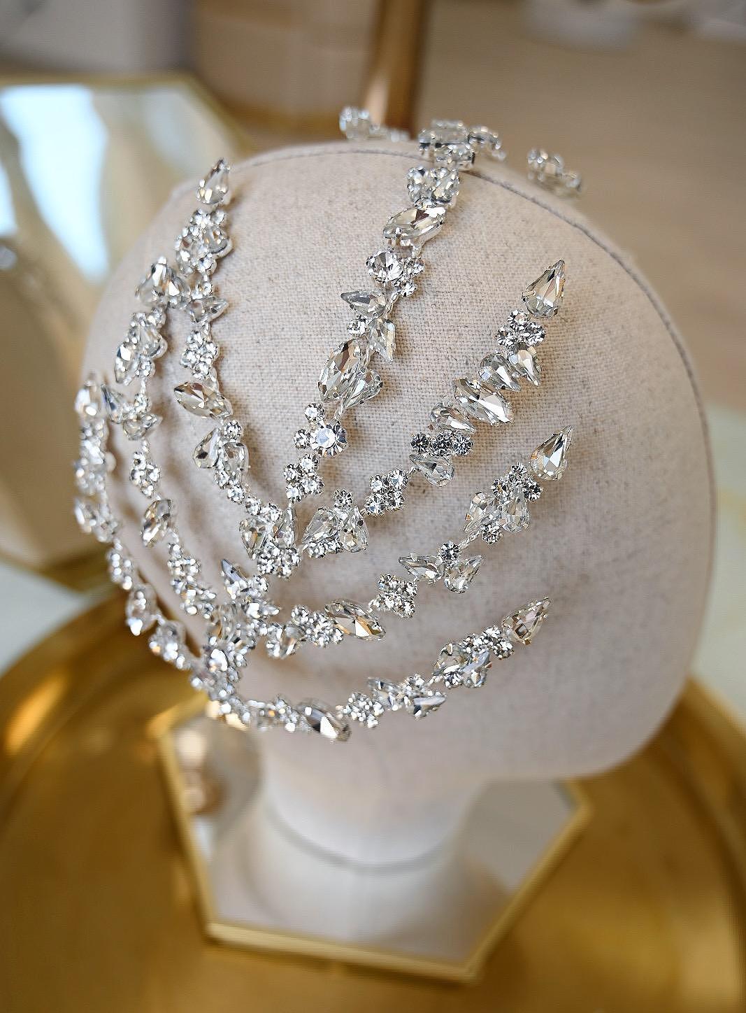 Accessory: Volume Hair Accessory with Crystals