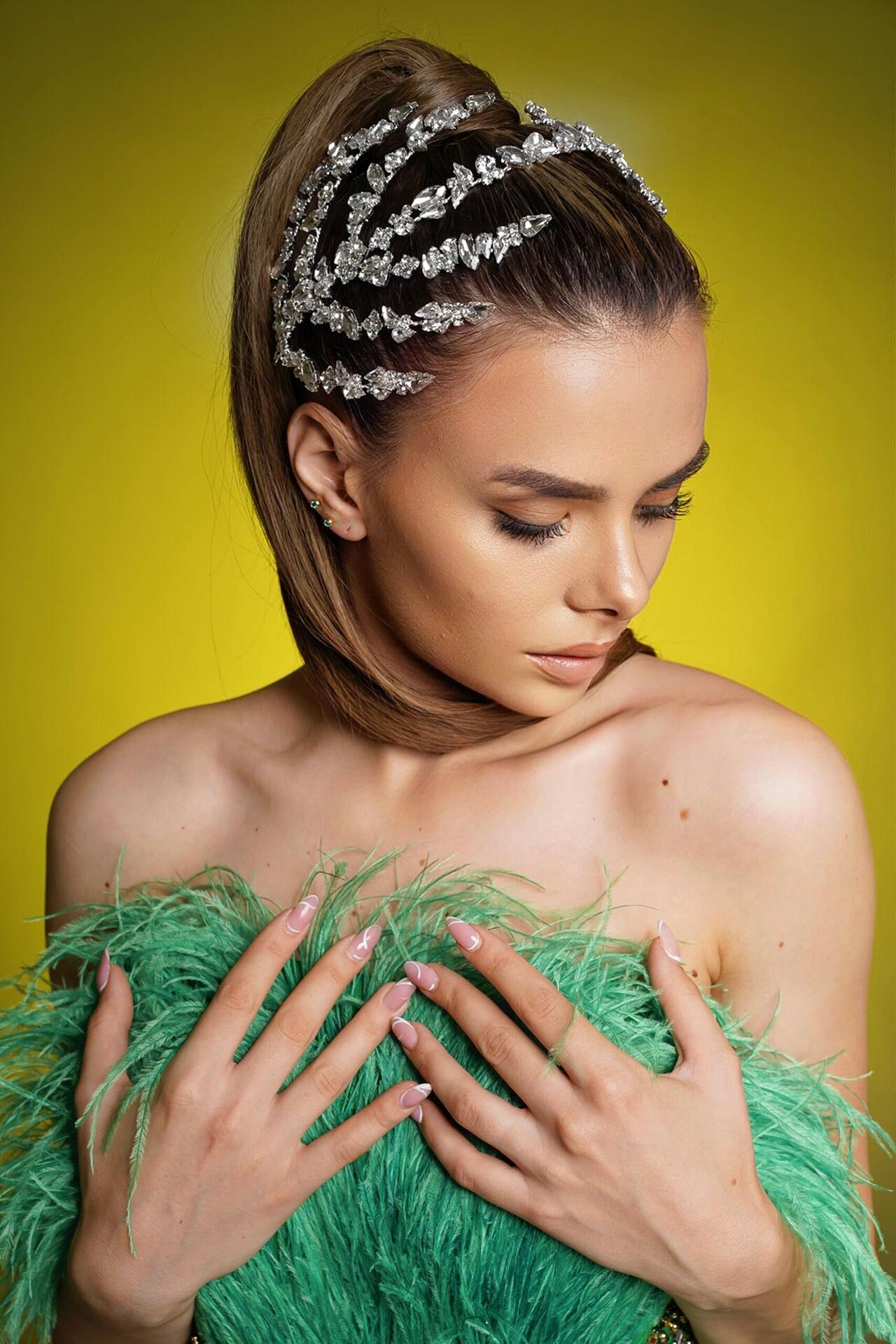 Accessory: Volume Hair Accessory with Crystals
