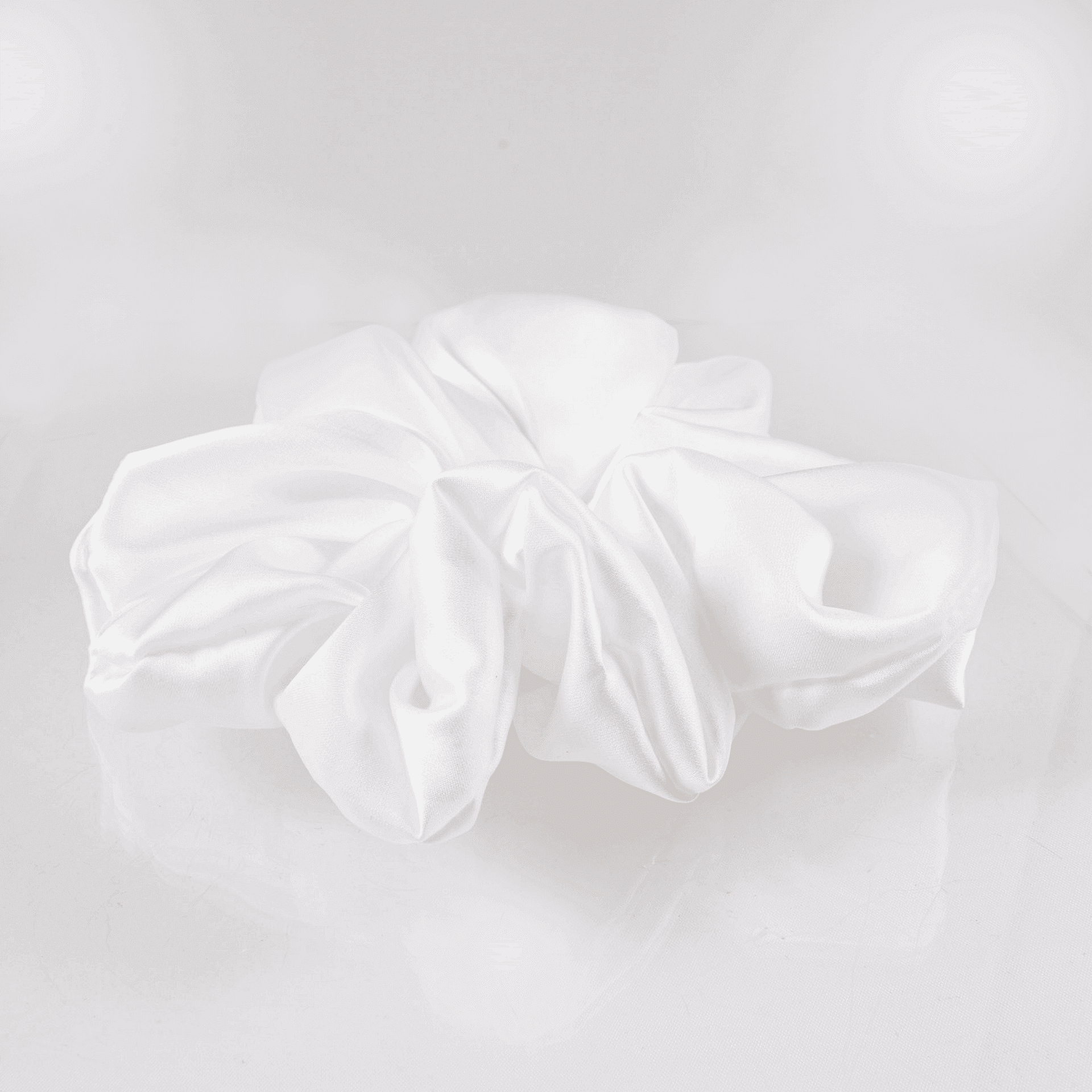 Scrunchie: white
