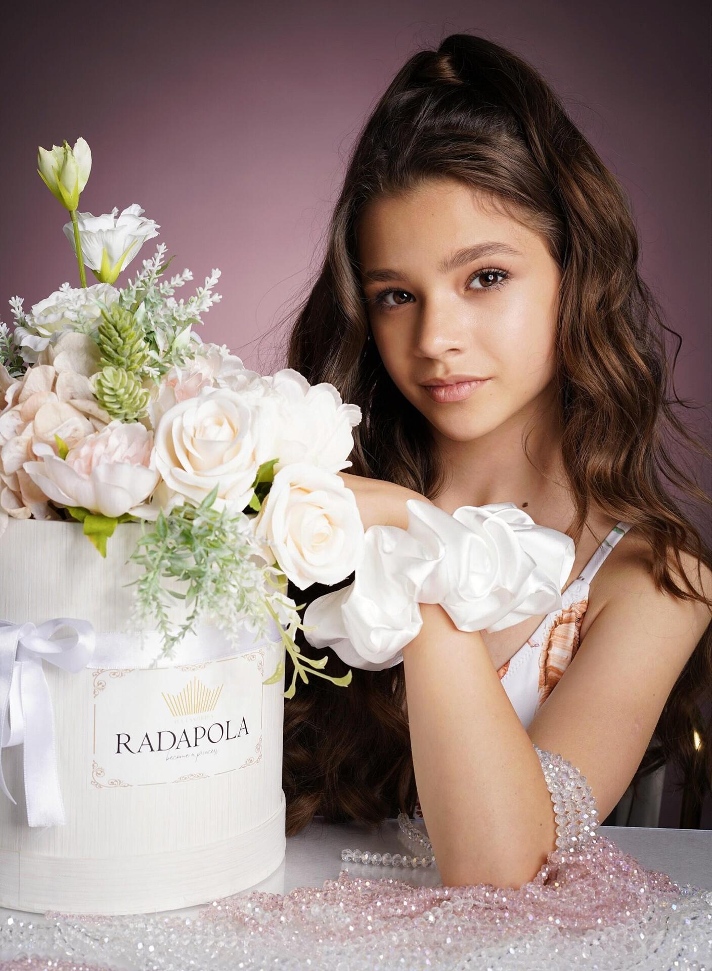 Scrunchie: white
