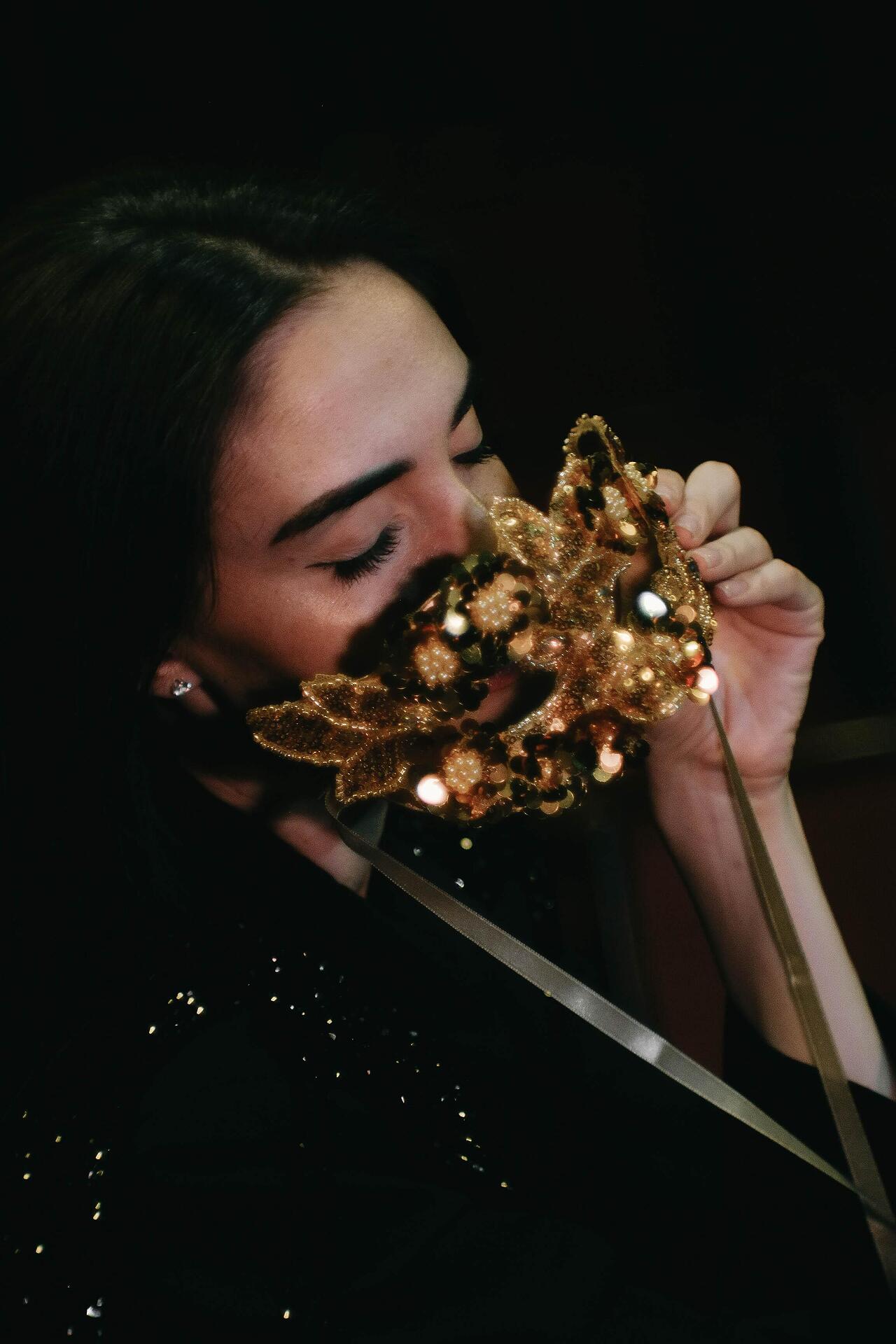 Golden mask with sequins and stones: Enigmatic